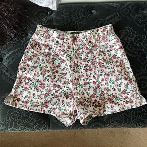 NWOT Express jean shorts w red roses